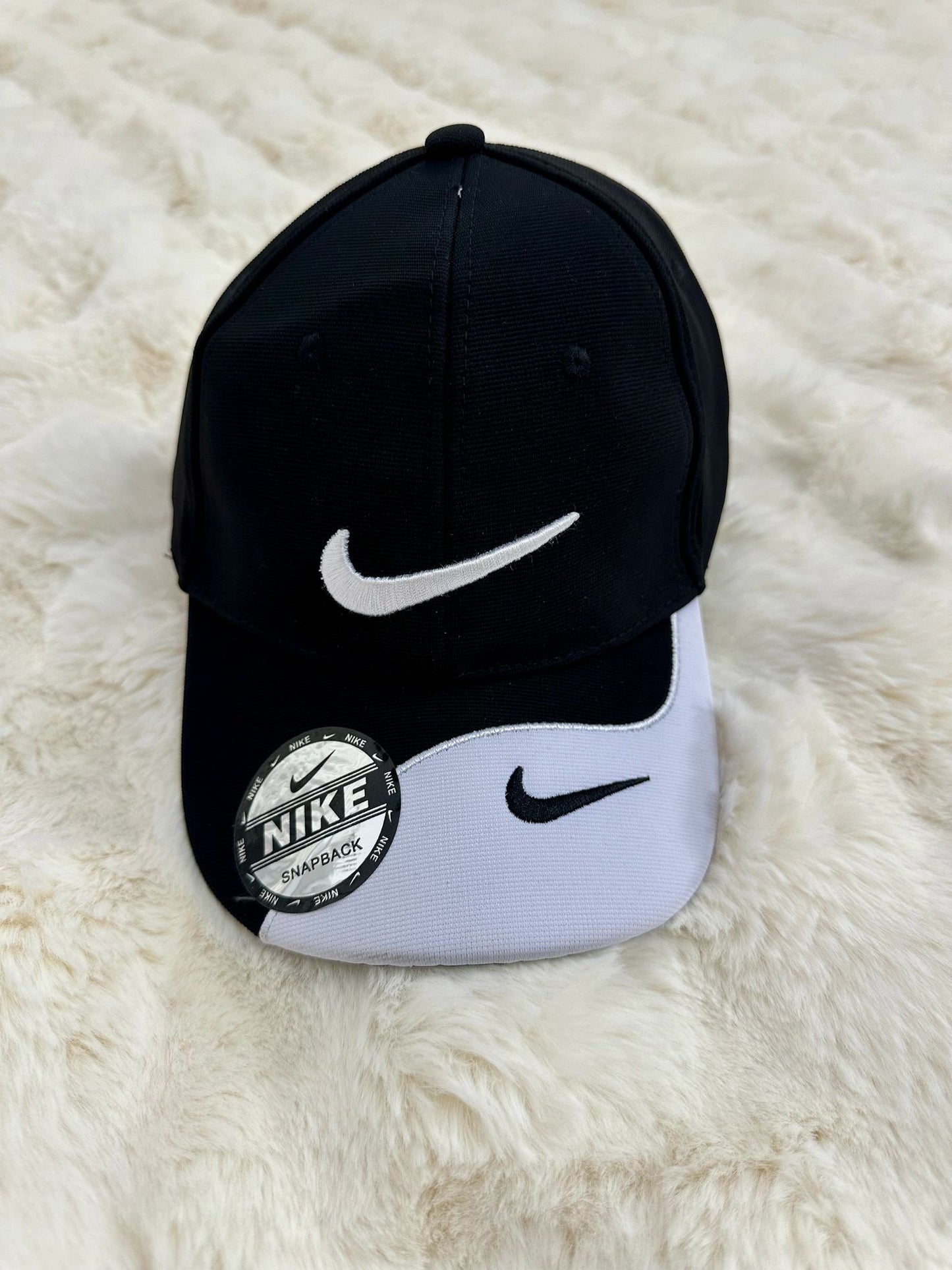 Sapca Nk Negru/Alb